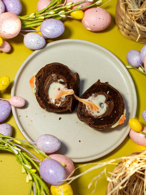 Creme egg brownie bomb - Image 5